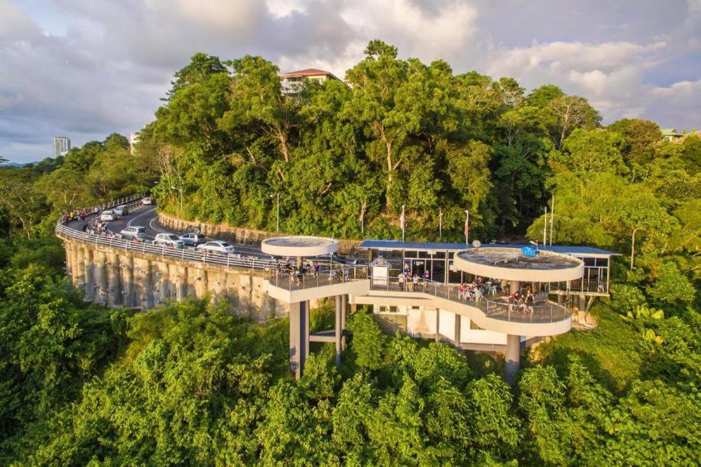 Hotel Holiday Kota Kinabalu Zewnętrze zdjęcie