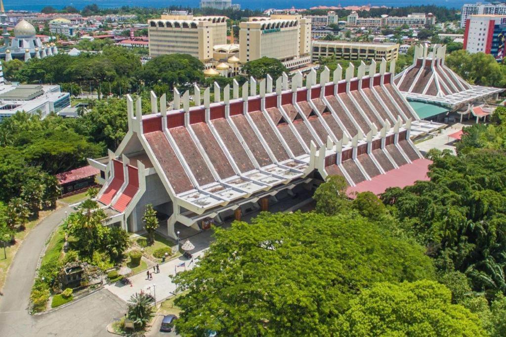Hotel Holiday Kota Kinabalu Zewnętrze zdjęcie