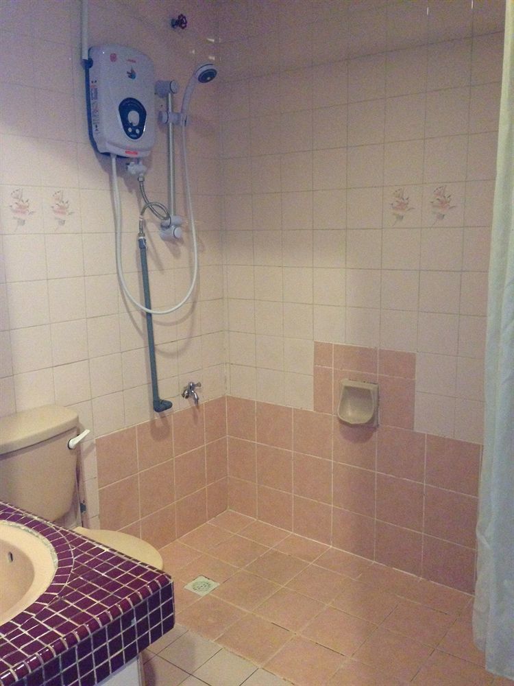 Hotel Holiday Kota Kinabalu Zewnętrze zdjęcie